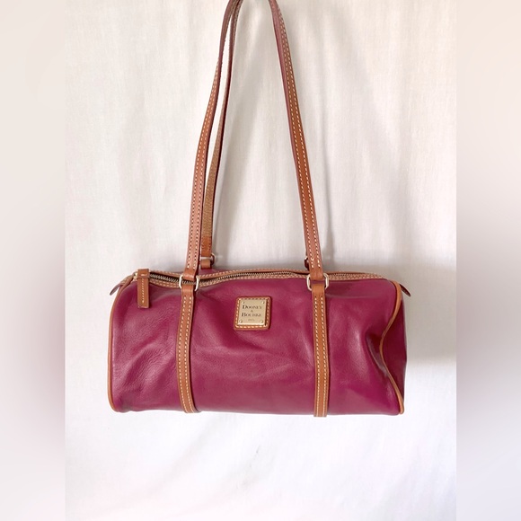 Dooney & Bourke Handbags - EUC Dooney soft leather barrel shoulder bag